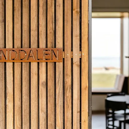 בית נופש Enjoy The Panoramic View From First Row On Helnaes *