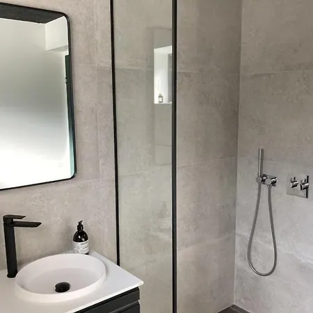 בית נופש Enjoy The Panoramic View From First Row On Helnaes אברופ