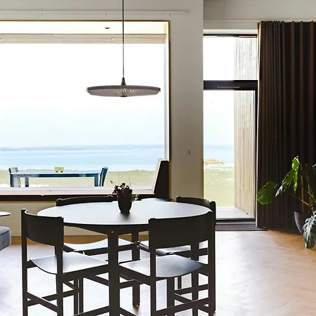 Enjoy The Panoramic View From First Row On Helnaes אברופ