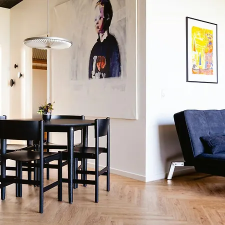 Enjoy The Panoramic View From First Row On Helnaes אברופ