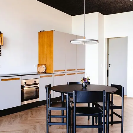 Enjoy The Panoramic View From First Row On Helnaes * אברופ